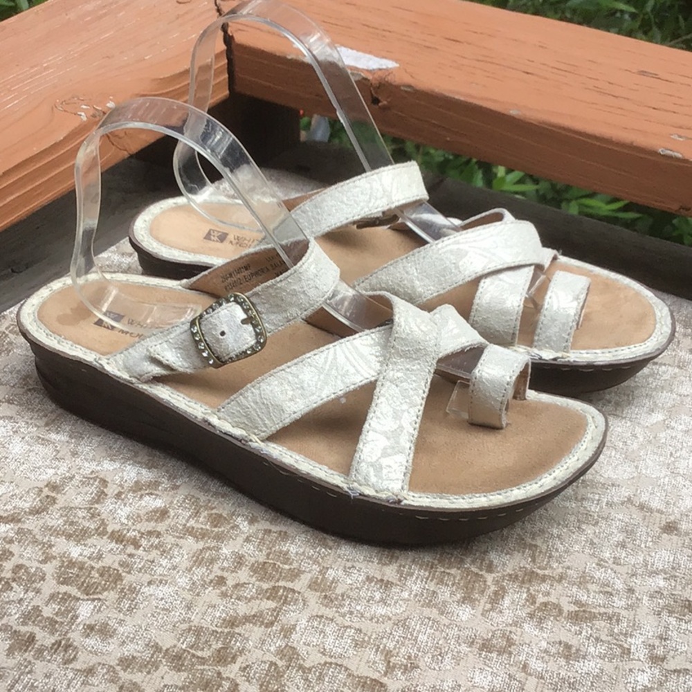 White Mountain Euphoria Leather Iridescent Sandals Sz 10